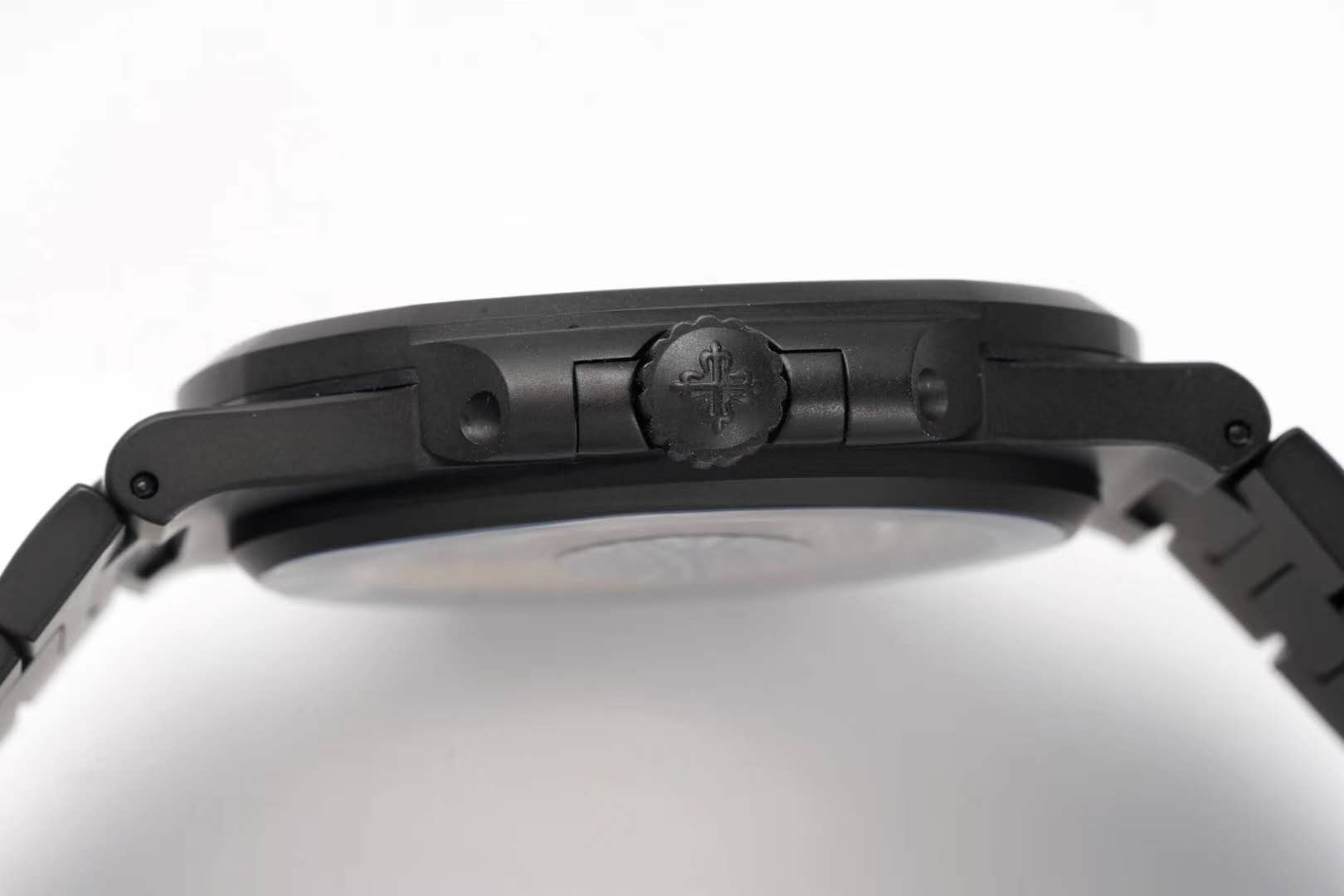 Nautilus Jumbo 5711’Black Venom Limited Edition’ White Dial