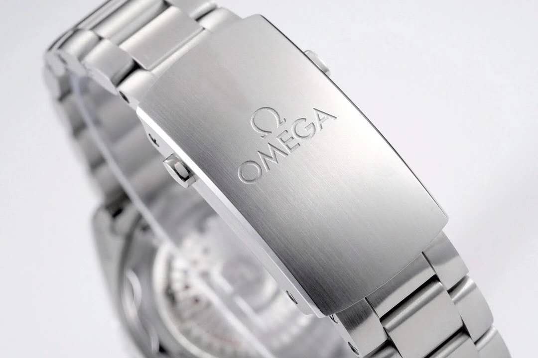 Seamaster Planet Ocean 600M Co-Axial Master Chronometer Black Dial 39.5mm on Bracelet