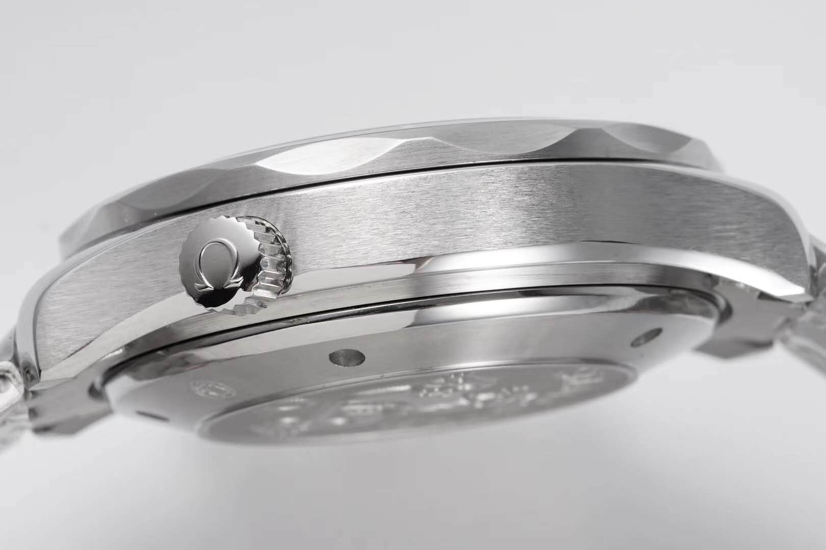 Seamaster Diver 300m Chronograph Black Dial on Bracelet