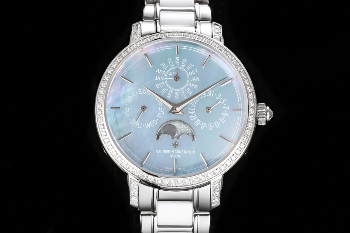 Traditionelle Perpetual Calendar Ultra-Thin 4305T/000G-B948 Blue Dial in White Gold on Bracelet