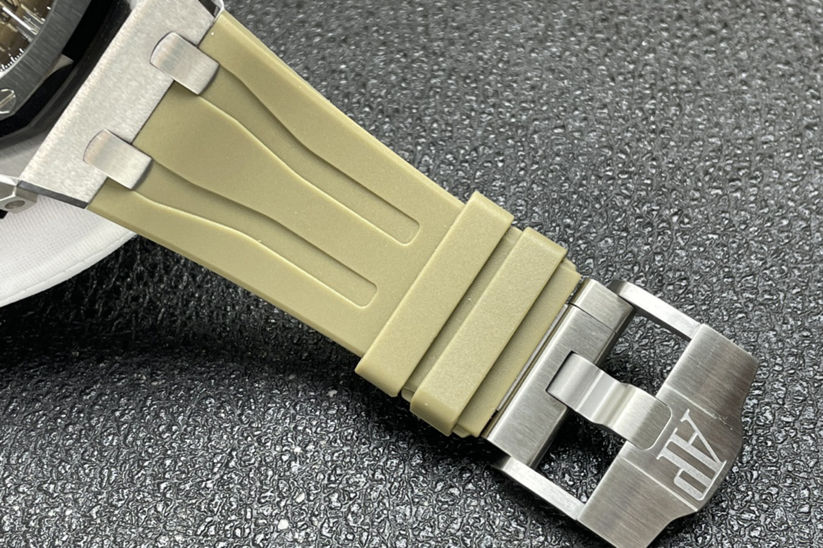 Royal Oak Offshore Novelty 43mm Smoked Light Brown Dial Ref. 26420SO.OO.A600CA.01